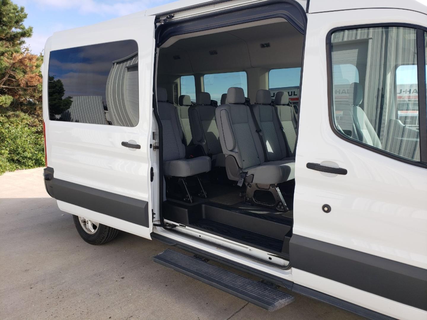 2018 White /Gray Ford Transit 350 Wagon Med. Roof XL w/Sliding Pass. 148-in. WB (1FBAX2CG8JK) with an 3.5L V6 DOHC 24V engine, 6A transmission, located at 205 W Nobes Rd, York, NE, 68467, 40.857784, -97.594452 - Photo#3