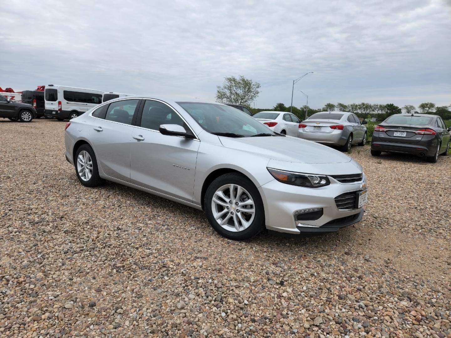 2018 Silver /Black Chevrolet Malibu LT (1G1ZD5ST4JF) with an 1.5L L4 DOHC 16V engine, 6A transmission, located at 205 W Nobes Rd, York, NE, 68467, (402) 362-5933, 40.857784, -97.594452 - Photo#1