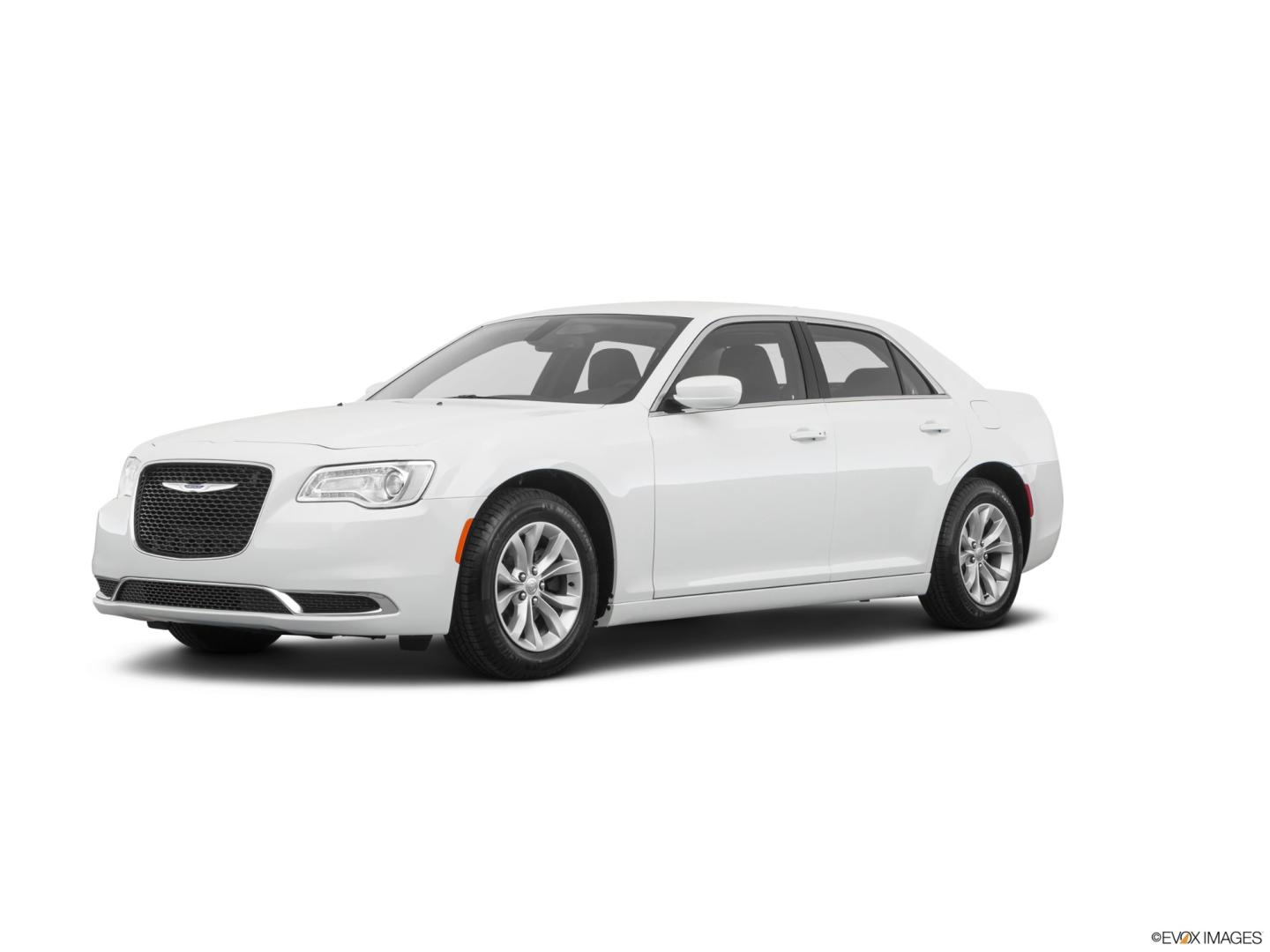 2022 White /Black Chrysler 300 Touring L AWD (2C3CCASG5NH) with an 3.6L V6 DOHC 24V engine, 8A transmission, located at 205 W Nobes Rd, York, NE, 68467, (402) 362-5933, 40.857784, -97.594452 - Photo#0